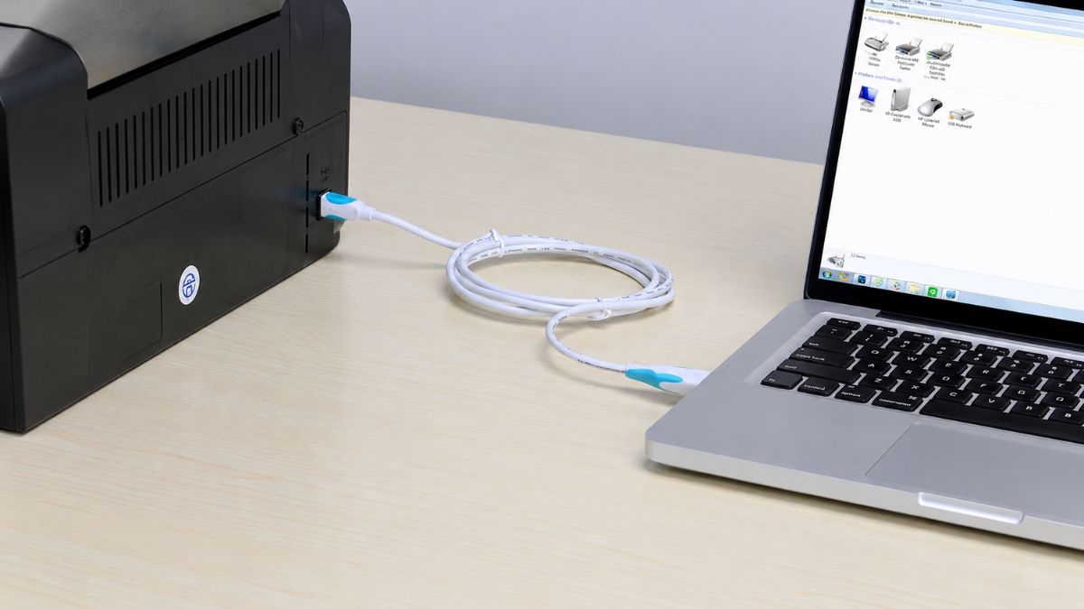 Minh họa thao tác kết nối với máy in và máy tính qua USB