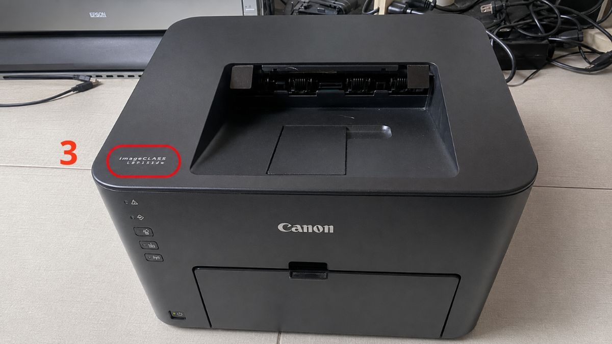 Tên model thường được in trên thân máy, vỏ hộp, tem sản phẩm